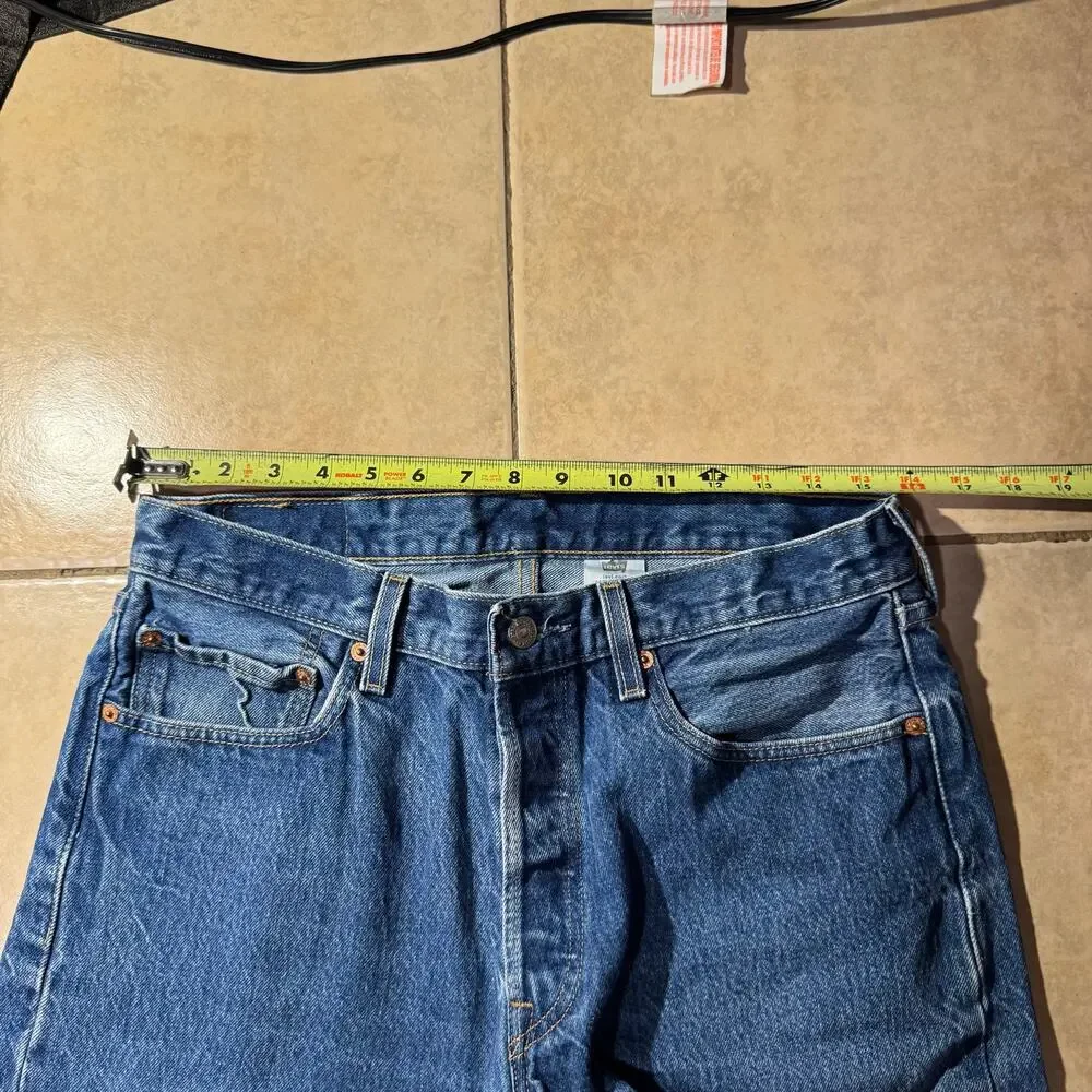 VIntage Levi’s y2k 505 Blue cotton jeans Size 34x36 in mens relaxed fit
